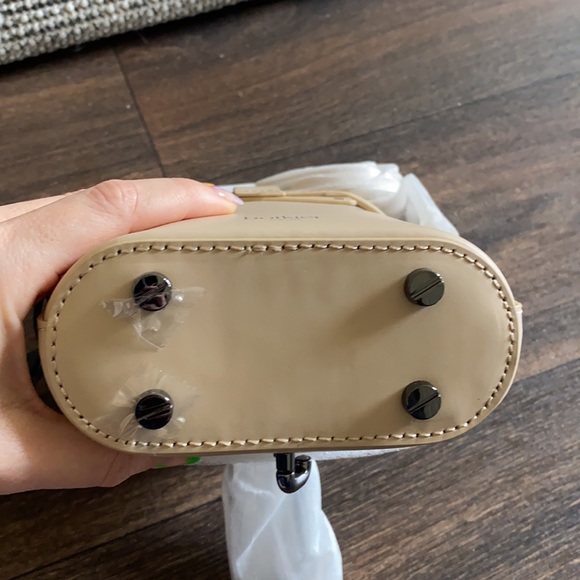 Brooklyn Crossbody Bag - Picture 4 of 7